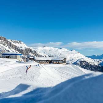 Die Bergstation vom Skigebiet Splügen-Tambo mit dem Restaurant Tanatzhöhi