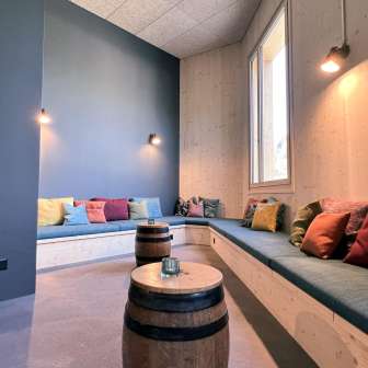 Die Lounge in der Story Thusis