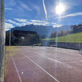 Spielplatz Schulhaus Tartar