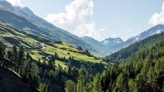 Blick ins Avers mit Cresta