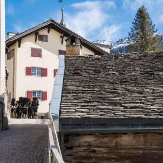 Pschuuri Splügen - Kurz vor dem Glockenschlag
