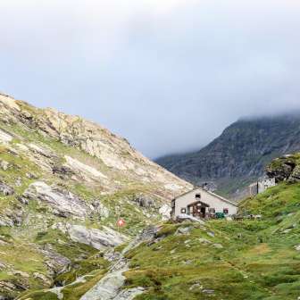 Die Zapporthütte SAC im Sommer