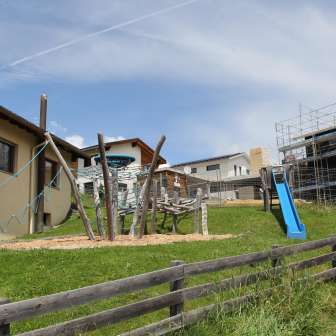 Spielplatz beim Gemeindehaus Urmein