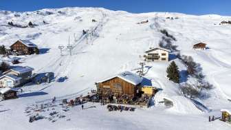 Die Sunna Bar im Skigebiet Tschappina Heinzenberg