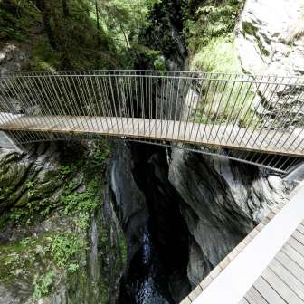 Pùnts da tgavorgia in der Viamala-Schlucht